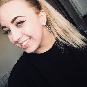 Meet your Posher, Carissa